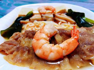 9、肥羊海虾时蔬面,看着就好有食欲估计一碗不能够吃哦