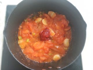 3、酸汤肥牛,加番茄酱