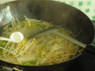 11、川香麻辣鱼,放盐调味