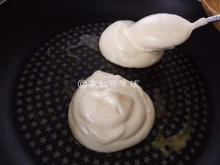 11、舒芙蕾松饼,舀入拌好的面糊