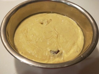 14、小米发糕,倒入面糊。