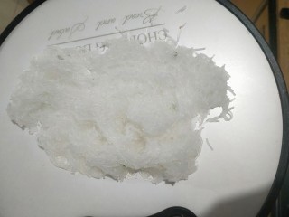 3、肉沫粉丝包,捞出控干水分，切碎