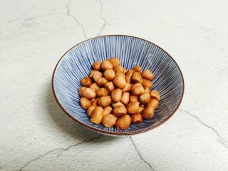 3、红枣花生黑小米粥,花生30g