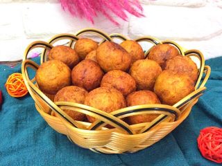 16、炸红薯丸子,快给老爸和女儿送去