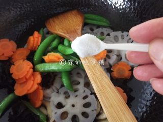 11、荷塘月色—时蔬小炒,加盐。