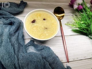 15、苹果小米粥,小米苹果粥完成了，不用加任何调味，浓浓的苹果味，淡淡的甜香