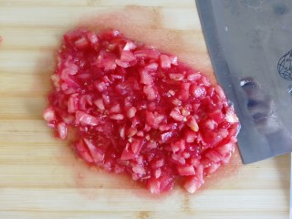 13、番茄丝瓜补钙粥,西红柿去籽,切成丁