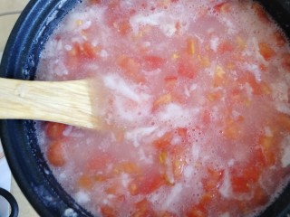 18、番茄丝瓜补钙粥,搅拌均匀,等锅再次煮开