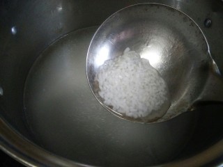 12、皮蛋瘦肉粥,放米