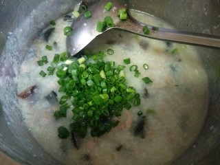 19、皮蛋瘦肉粥,我爱吃葱，多加点葱~~