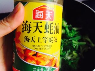 16、蒜蓉蚝油西兰花,加一勺蚝油