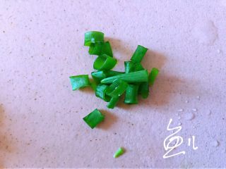 6、鲜虾干贝粥,葱切碎