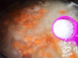 12、鲜虾干贝粥,放盐调味