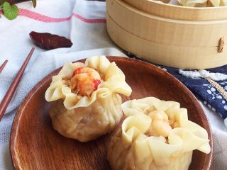 19、小龙虾鲜笋咸蛋黄烧卖,完成。