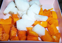 2、南瓜山药二米粥,南瓜，山药去皮切成块