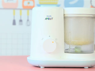 2、健脾开胃猪肉粥,放入辅食机蒸20分钟。