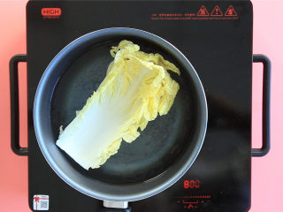 4、健脾开胃猪肉粥,娃娃菜焯至熟透。