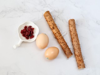 1、山药鸡蛋糕,准备好所需食材