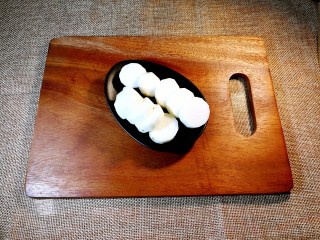 3、『宝宝辅食7➕』小米山药粥,山药切片