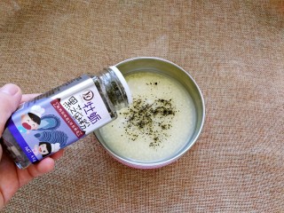 6、『宝宝辅食7➕』小米山药粥,养胃山药小米粥熬好啦，撒点牡蛎黑芝麻粉提味