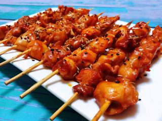15、叉烧鸡腿串,鸡腿的营养价值非常丰富这样做全家都爱吃