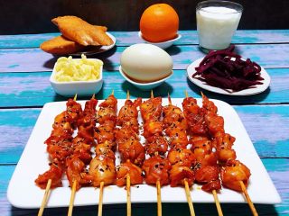 17、叉烧鸡腿串,在家里只要用心去做就可以做出精美丰盛的早餐噢