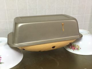 19、蔓越梅玉枕蛋糕,烤完立即倒扣放凉。