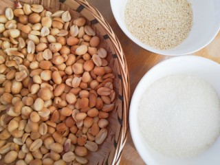 6、美味花生糖,三种主料都已备好