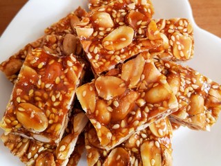 14、美味花生糖,装盘