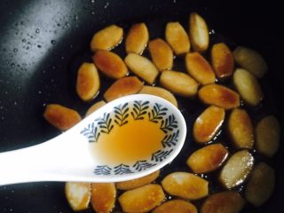 12、桂花红糖年糕,待熟后再加一勺料酒