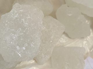 7、清爽绿豆粥,加入冰糖。