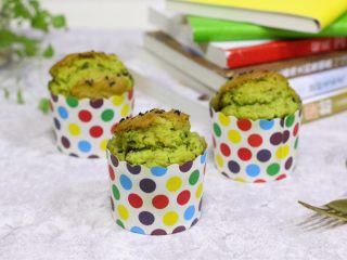 15、牛油果玛芬蛋糕,放凉后即可食用。