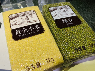 2、绿豆小米粥,购买小米和绿豆