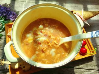 13、红糖八宝粥,百合熟透关火。