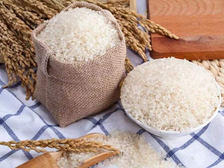 3、红枣南瓜粥,去了壳就是我们吃的大米。