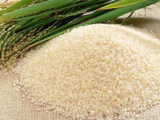 4、红枣南瓜粥,一般煮粥我喜欢用这种圆粒的米。