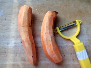 1、电饭煲＋红糖地瓜粥,地瓜去皮