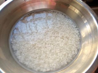 3、电饭煲＋红糖地瓜粥,大米淘洗干净