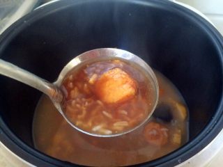 11、电饭煲＋红糖地瓜粥,搅拌均匀