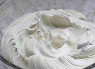 6、蔓越莓蛋糕卷,最后打自呈粗纹路时加入剩余的糖打至湿性偏干