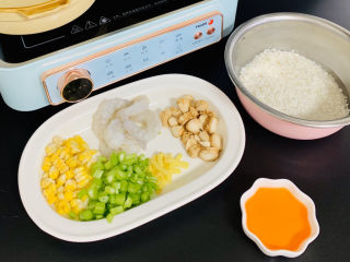 1、蔬菜虾仁粥,准备材料