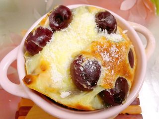 12、无油樱桃克拉芙缇,表面撒上椰蓉