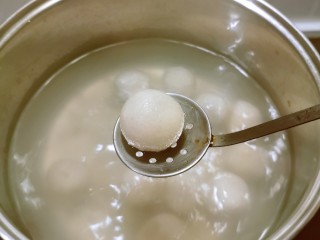 12、油炸汤圆,捞出