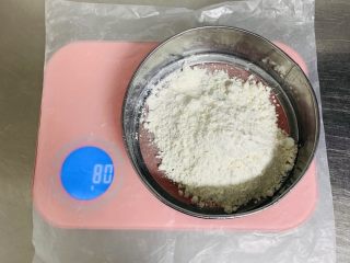 5、苹果千层蛋糕,白鲨低筋小麦粉过筛