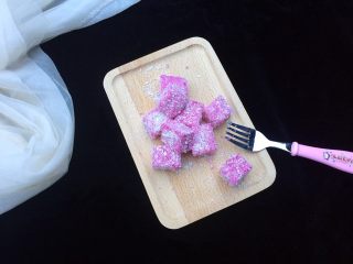 19、火龙果椰蓉奶冻,成品图。