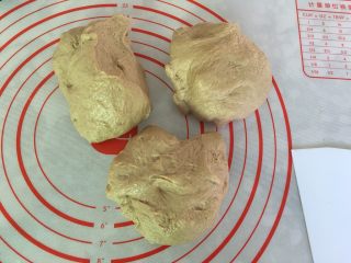 11、全麦吐司,平均分三份。