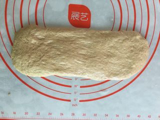 15、全麦吐司,再次擀开。