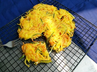 14、黄金田园菜饼,天然的金黄色！