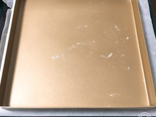 15、喜饼-肉松味,用金盘压在上面。