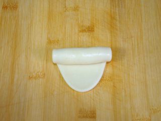 27、经典版蛋黄酥,从上到下卷起来，或者是从下到上，看你怎么卷顺手就怎么卷。